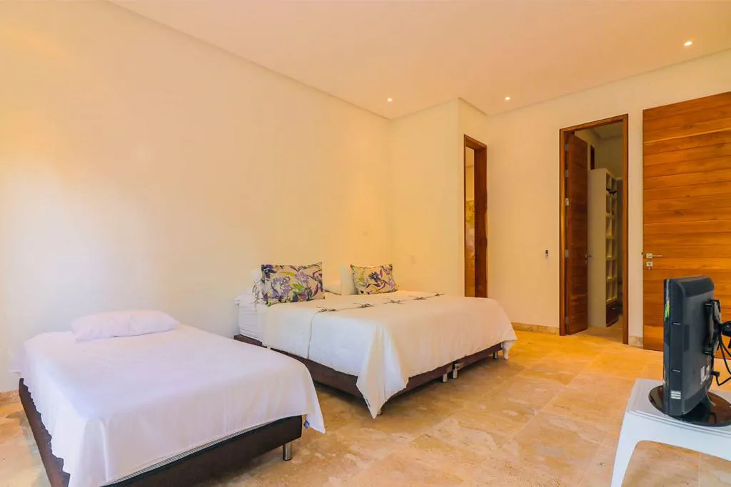 7BR Country House in Paso real for Sale - 3