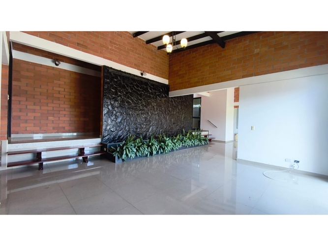 Casa de 4 alcobas en venta en Caimalito, Pereira, 210 m² · foto 3 de 24
