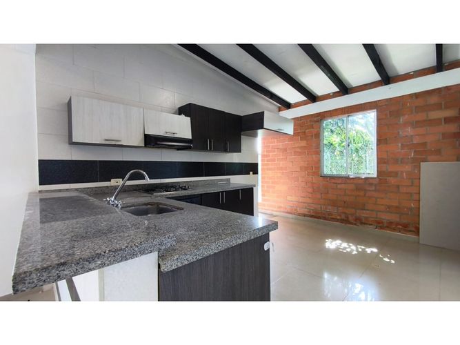 Casa de 4 alcobas en venta en Caimalito, Pereira, 210 m² · foto 10 de 24