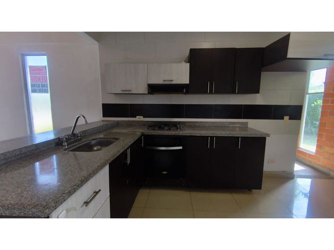 Casa de 4 alcobas en venta en Caimalito, Pereira, 210 m² · foto 11 de 24