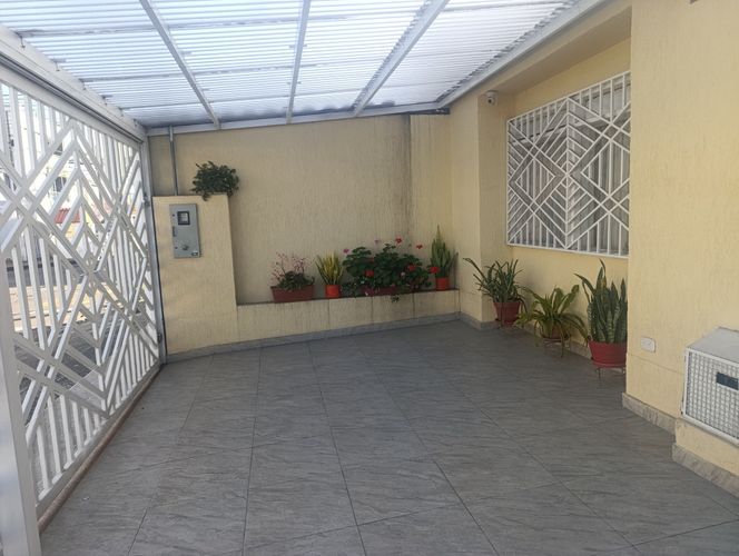 Casa de 4 alcobas en venta en Villa Luz, Bogotá, 270 m² · foto 2 de 22