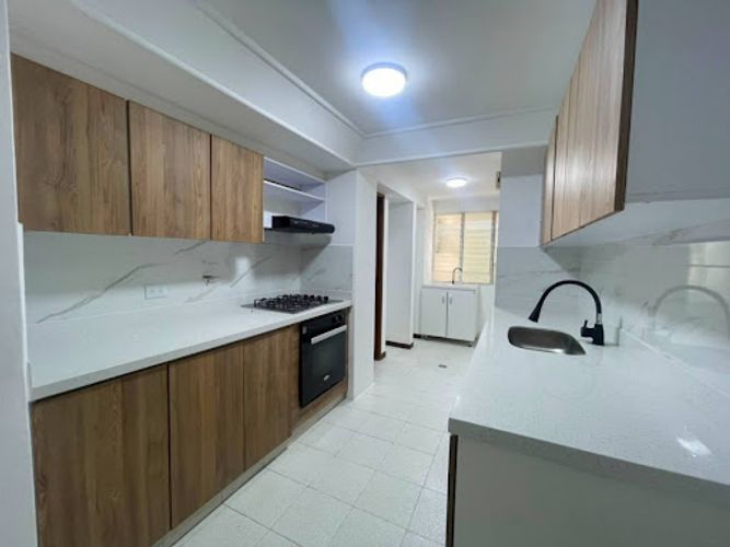 Apartamento de 3 alcobas en arriendo en Transversal Inferior, Medellín, 115 m² · foto 5 de 21