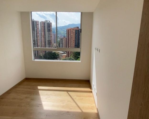 Apartamento de 2 alcobas en venta en Tres Esquinas, Sabaneta, 65 m² · foto 5 de 9
