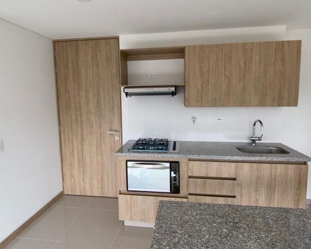 Apartamento de 2 alcobas en venta en Tres Esquinas, Sabaneta, 65 m² · foto 2 de 9