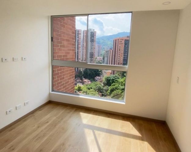 Apartamento de 2 alcobas en venta en Tres Esquinas, Sabaneta, 65 m² · foto 6 de 9