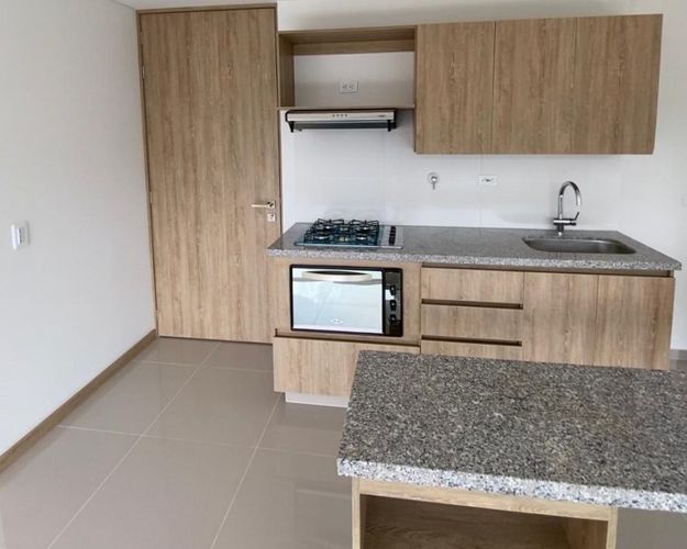 Apartamento de 2 alcobas en venta en Tres Esquinas, Sabaneta, 65 m² · foto 3 de 9