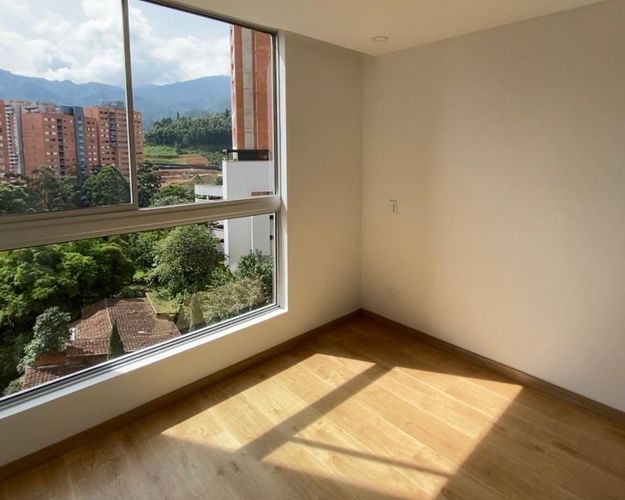 Apartamento de 2 alcobas en venta en Tres Esquinas, Sabaneta, 65 m² · foto 7 de 9