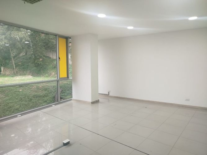 Oficina en venta en El Poblado, Medellín, 58 m² · foto 2 de 10