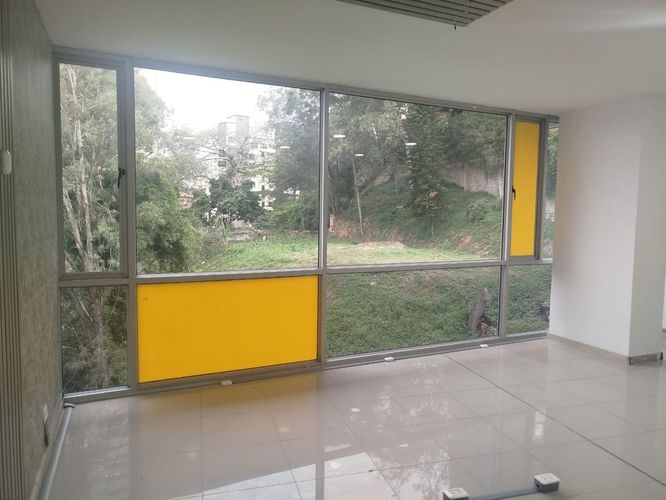 Oficina en venta en El Poblado, Medellín, 58 m² · foto 3 de 10