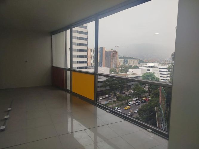 Oficina en venta en El Poblado, Medellín, 58 m² · foto 4 de 10