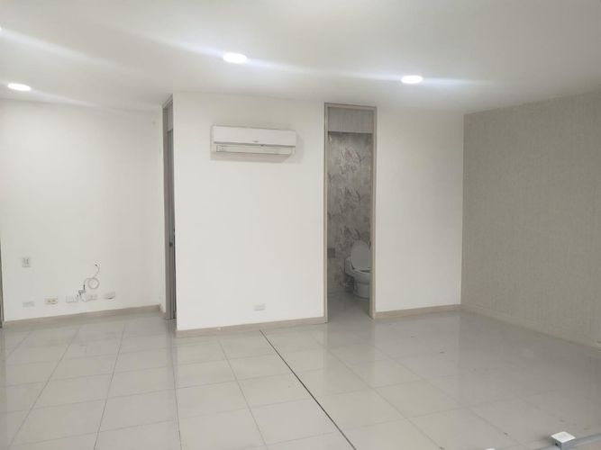 Oficina en venta en El Poblado, Medellín, 58 m² · foto 8 de 10