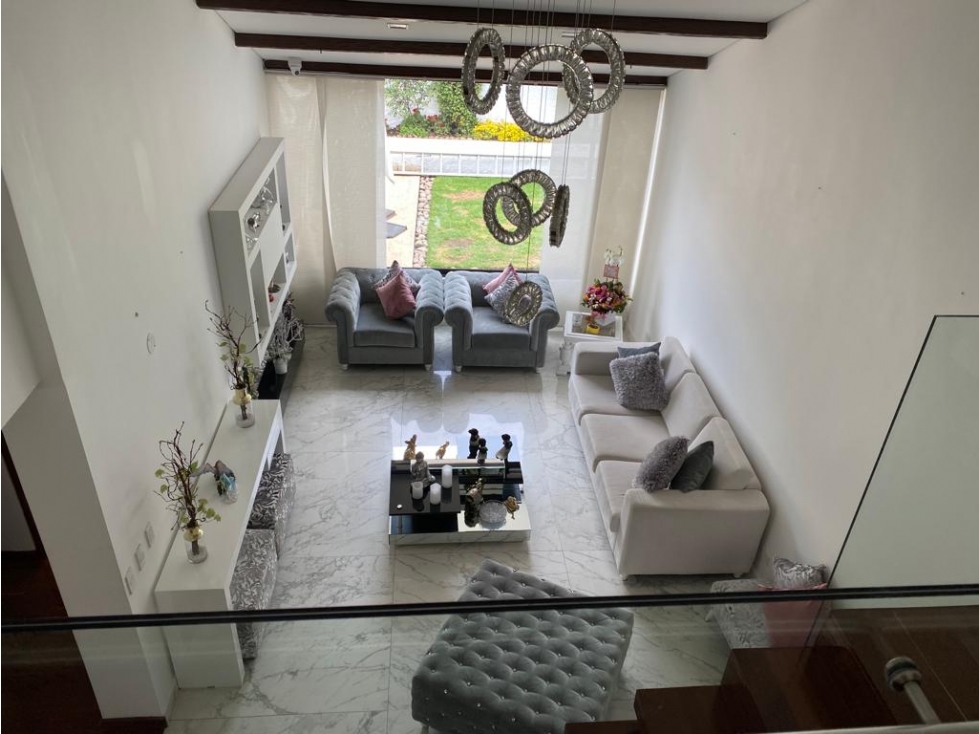Casa en venta en Niza, Bogotá · foto 2 de 22
