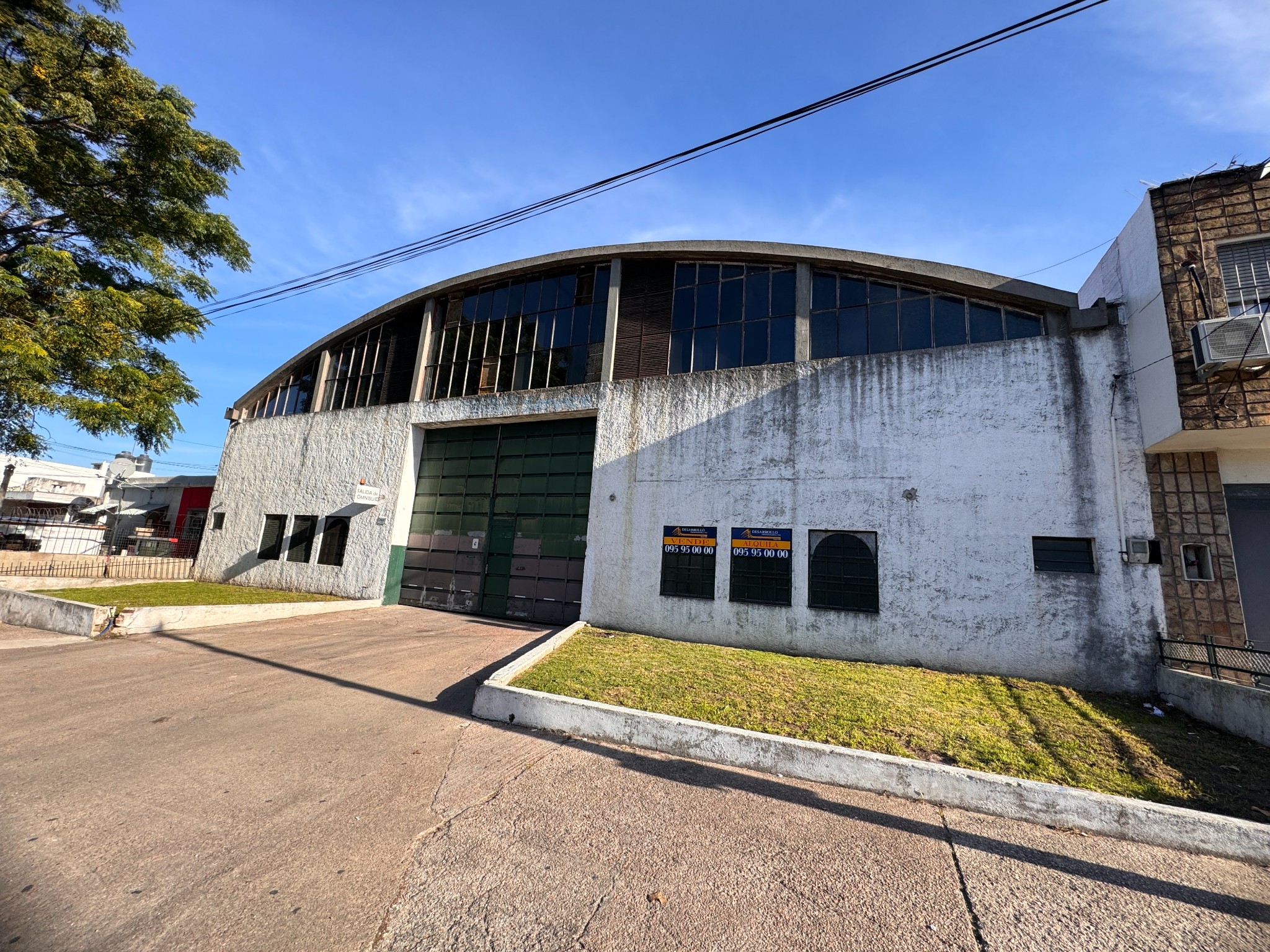ALQUILER LOCAL 700 M2 EDIFICADOS EN 940 M2 DE TERRENO CURVA DE MAROÑAS