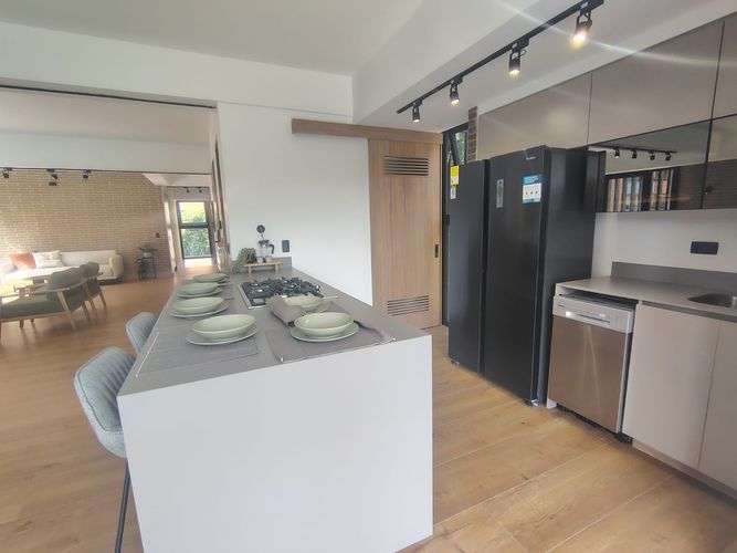 Apartamento de 3 alcobas en venta en El Poblado, Medellín, 150 m² · foto 6 de 19