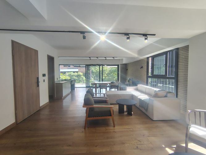 Apartamento de 3 alcobas en venta en El Poblado, Medellín, 150 m² · foto 2 de 19