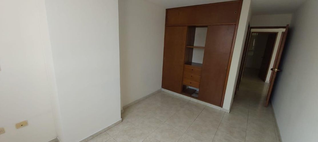 Apartamento de 3 alcobas en venta en Alarcon, Bucaramanga, 74 m² · foto 2 de 16
