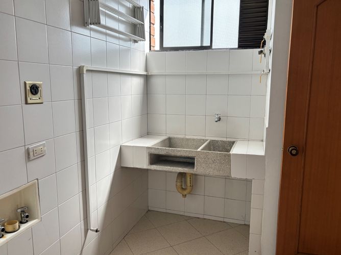 Apartamento de 3 alcobas en venta en El Poblado, Medellín, 183 m² · foto 11 de 12