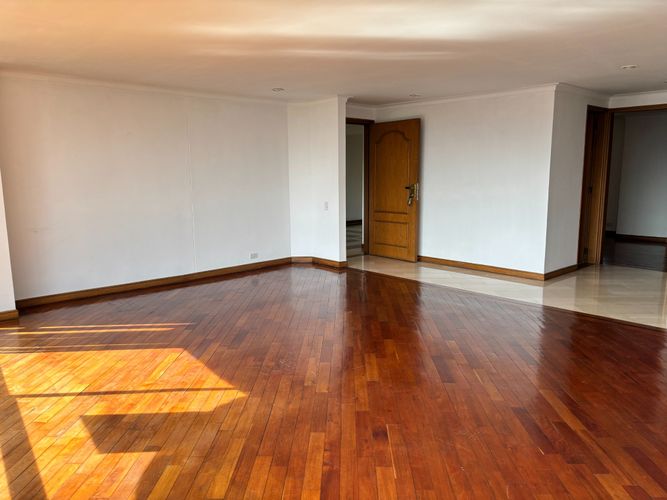 Apartamento de 3 alcobas en venta en El Poblado, Medellín, 183 m² · foto 2 de 12
