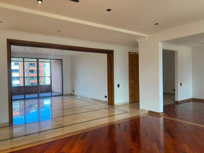 Apartamento de 3 alcobas en arriendo en Los Balsos, Medellín, 211 m² · foto 5 de 18