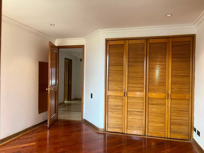 Apartamento de 3 alcobas en arriendo en Los Balsos, Medellín, 211 m² · foto 10 de 18