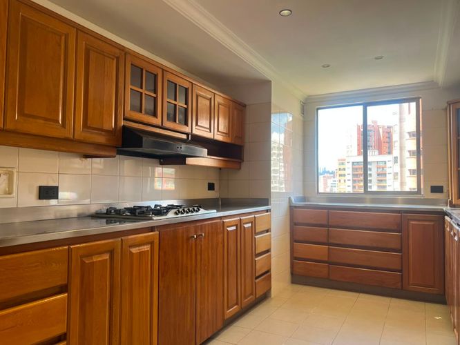 Apartamento de 3 alcobas en arriendo en Los Balsos, Medellín, 211 m² · foto 7 de 18