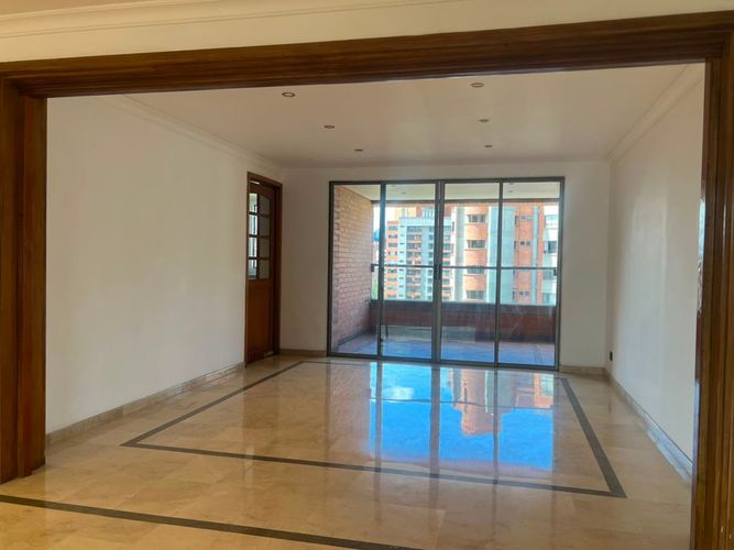 Apartamento de 3 alcobas en arriendo en Los Balsos, Medellín, 211 m² · foto 4 de 18