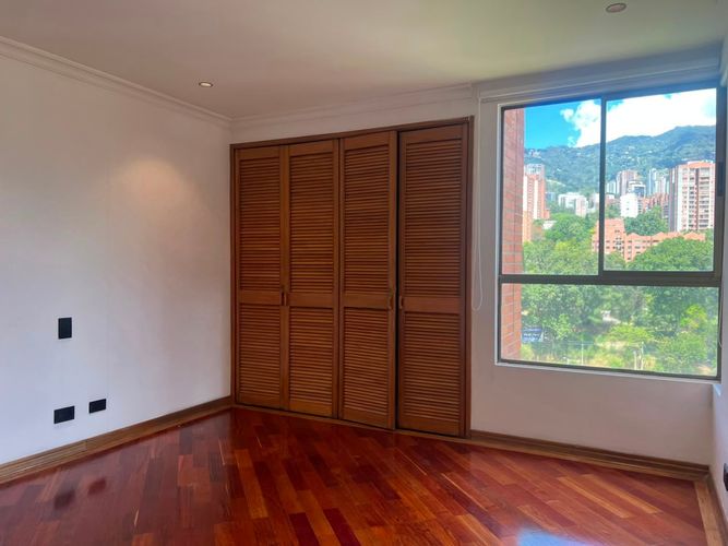 Apartamento de 3 alcobas en arriendo en Los Balsos, Medellín, 211 m² · foto 9 de 18