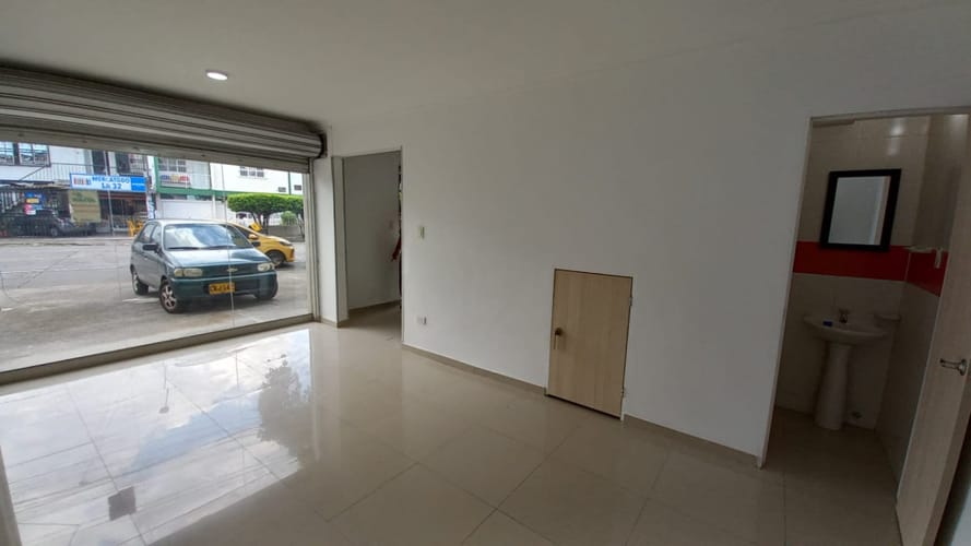 Local en arriendo en Champagnat, Cali, 359 m² · foto 2 de 24
