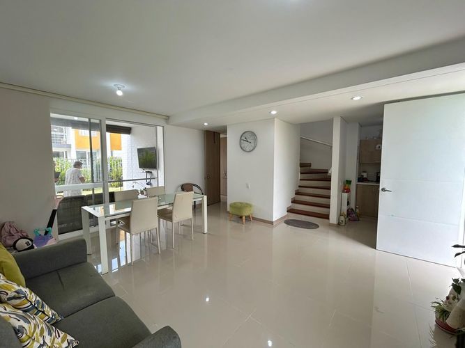 Casa de 4 alcobas en venta en El Castillo, Jamundí, 145 m² · foto 2 de 24