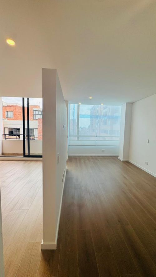 Apartamento de 1 alcoba en venta en Cedritos, Bogotá, 56 m² · foto 2 de 15