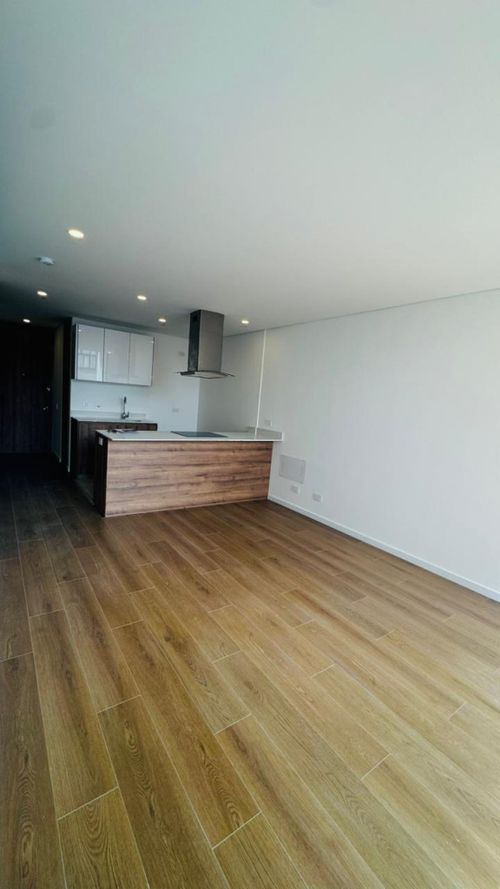 Apartamento de 1 alcoba en venta en Cedritos, Bogotá, 56 m² · foto 4 de 15