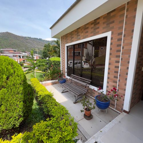 Casa de 5 alcobas en venta en Ruitoque, Floridablanca, 307 m² · foto 2 de 24