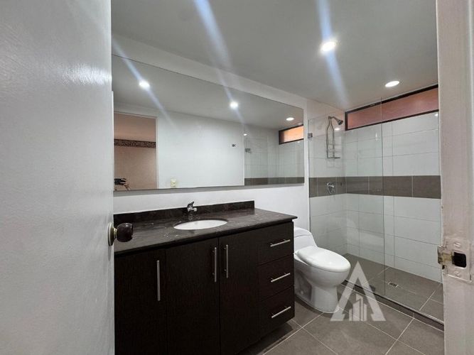 Apartamento en venta en El Poblado, Medellín · foto 12 de 24