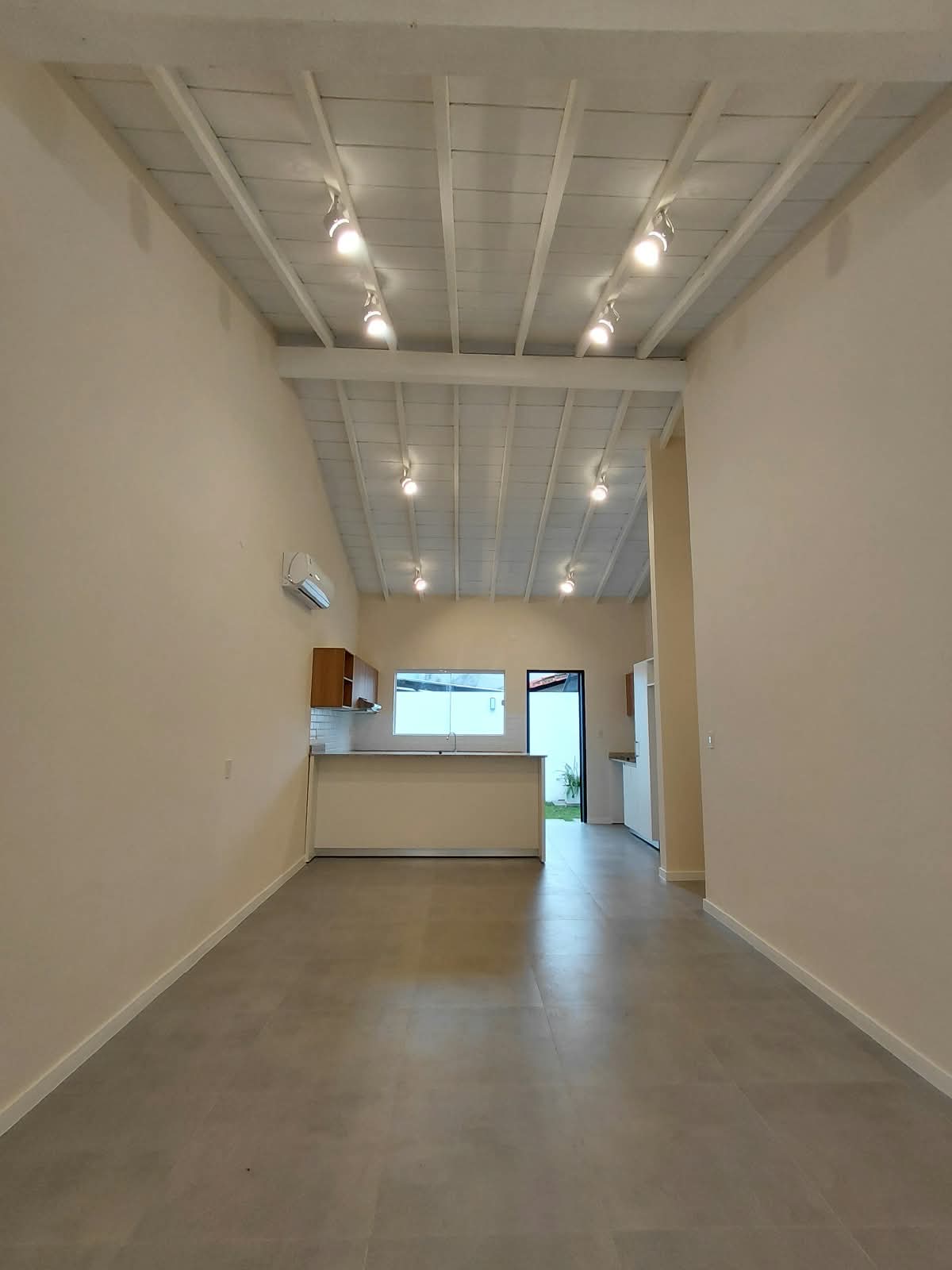 Alquilo Casa a Estrenar con patio en Bo.Mburicao. — foto 2