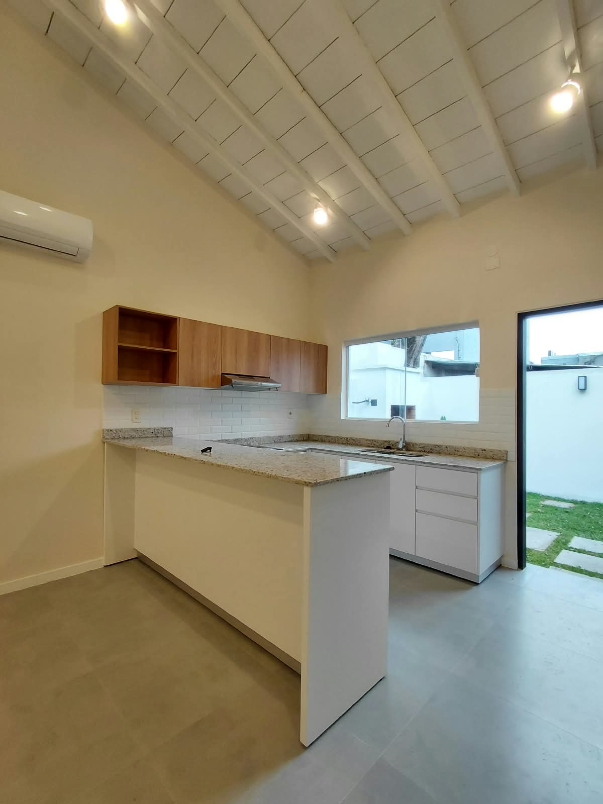 Alquilo Casa a Estrenar con patio en Bo.Mburicao. — foto 3