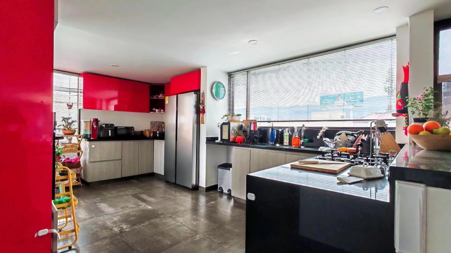 Apartamento de 3 alcobas en venta en Santa Barbara Occidental, Bogotá, 168 m² · foto 3 de 22
