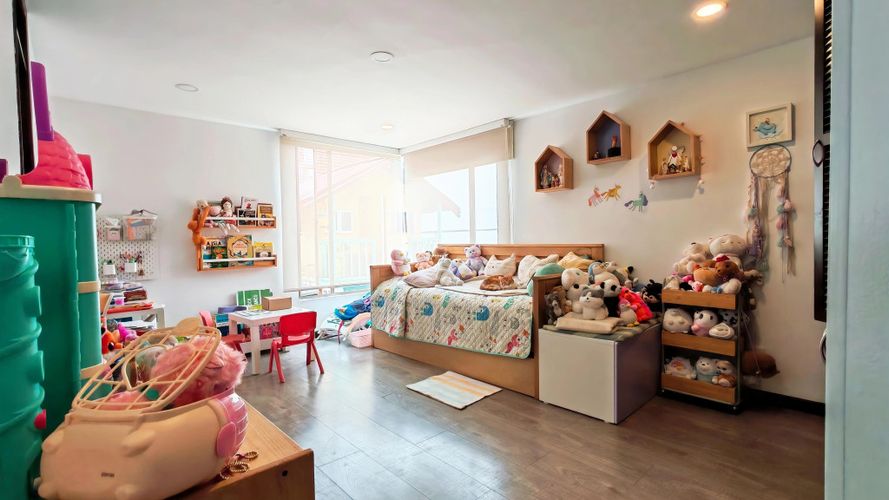 Apartamento de 3 alcobas en venta en Santa Barbara Occidental, Bogotá, 168 m² · foto 8 de 22