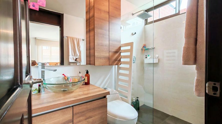 Apartamento de 3 alcobas en venta en Santa Barbara Occidental, Bogotá, 168 m² · foto 9 de 22