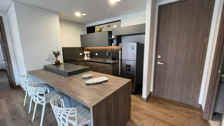 Apartamento de 2 alcobas en arriendo en Los Balsos, Medellín, 92 m² · foto 2 de 14
