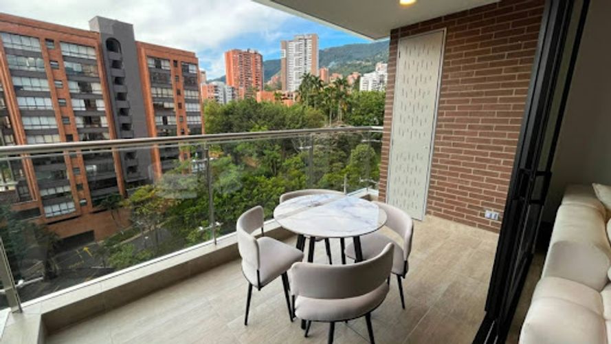 Apartamento de 2 alcobas en arriendo en Los Balsos, Medellín, 92 m² · foto 5 de 14
