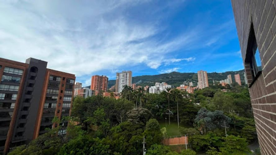Apartamento de 2 alcobas en arriendo en Los Balsos, Medellín, 92 m² · foto 8 de 14