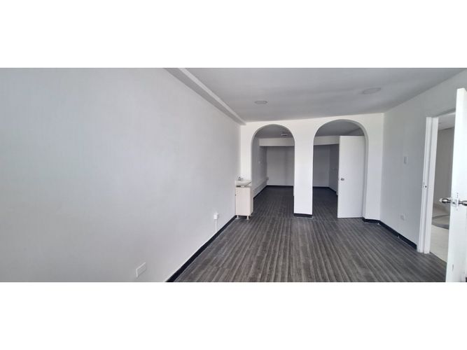 Casa de 11 alcobas en arriendo en La Castellana, Armenia, 350 m² · foto 3 de 19