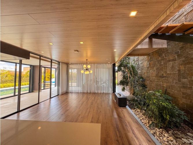 Casa de 3 alcobas en venta en Las Palmas, Envigado, 480 m² · foto 2 de 24