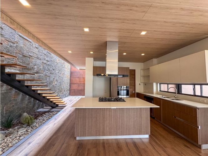Casa de 3 alcobas en venta en Las Palmas, Envigado, 480 m² · foto 4 de 24