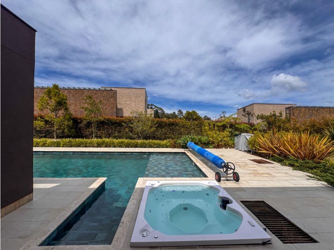 Casa de 3 alcobas en venta en Las Palmas, Envigado, 480 m² · foto 10 de 24