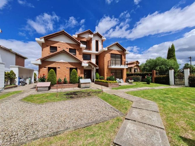 Casa de 5 alcobas en venta en Siberia, Cota, 440 m² · foto 2 de 24