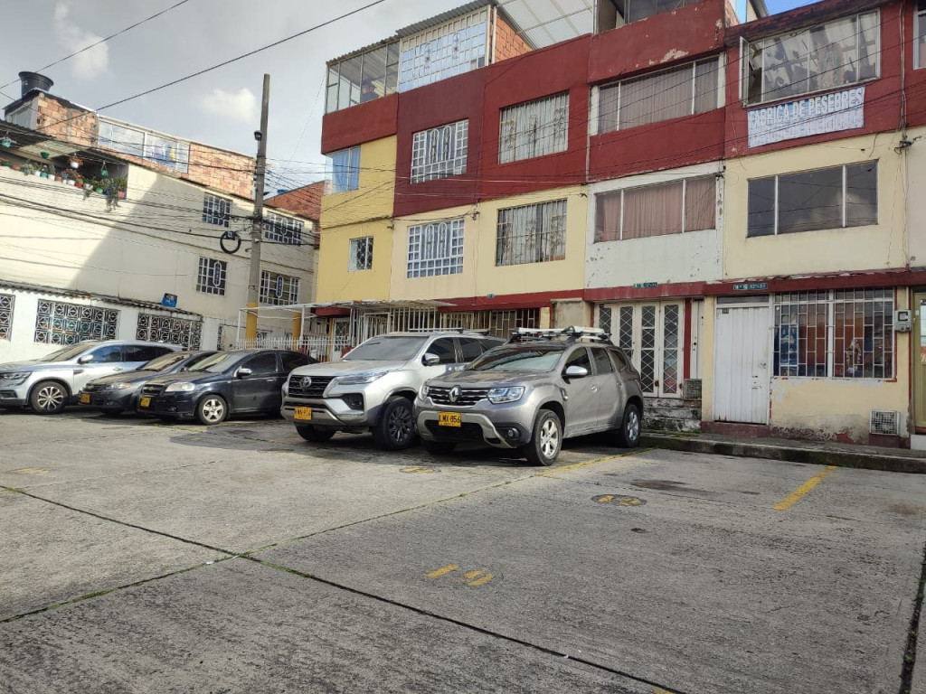 Casa en venta en Gustavo Restrepo, Bogotá · foto 2 de 24
