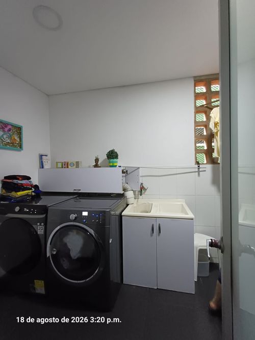 Casa de 5 alcobas en venta en Loma Del Esmeraldal, Envigado, 345 m² · foto 6 de 20