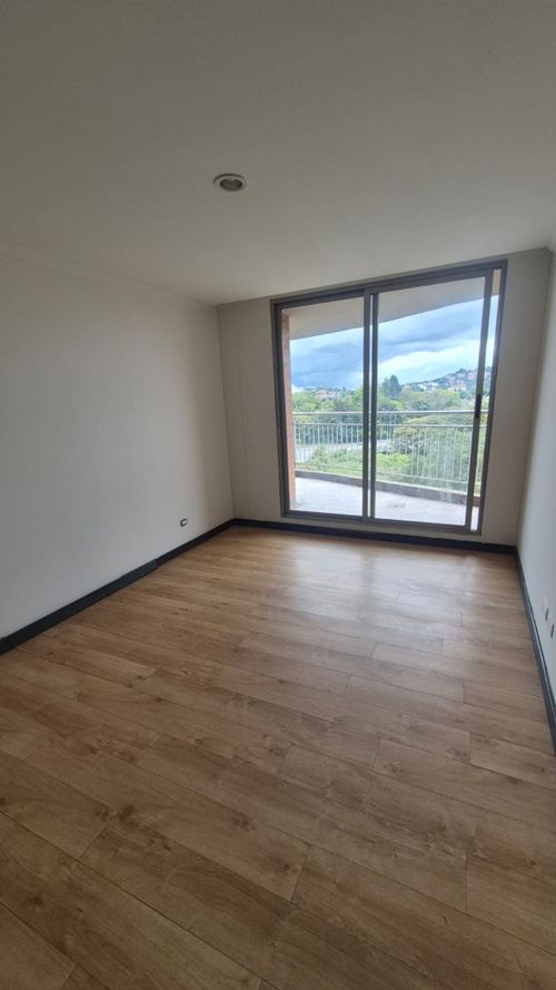 Apartamento de 3 alcobas en arriendo en Ilarco, Bogotá, 199 m² · foto 3 de 24