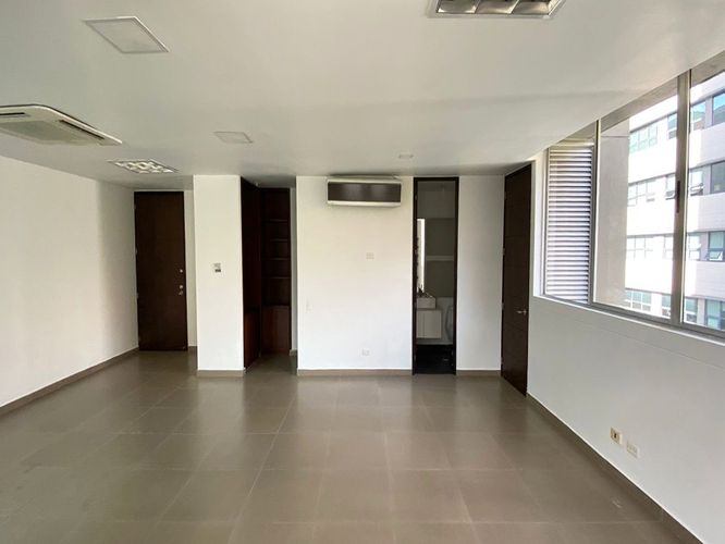 Oficina en arriendo en El Poblado, Medellín, 51 m² · foto 5 de 12